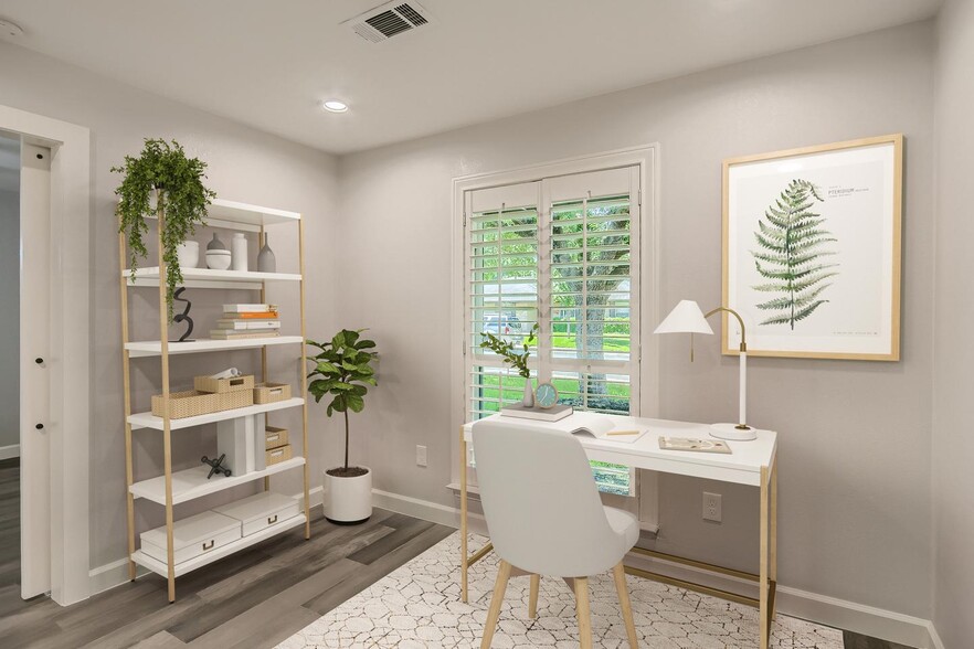 Building Photo - Charming Prestonwood home with peaceful backyard oasis