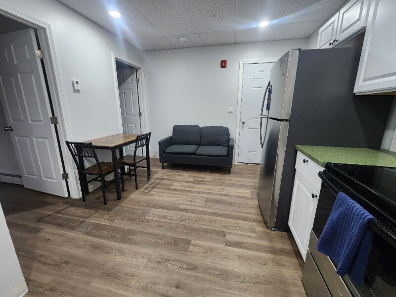 Building Photo - 151 S Main St