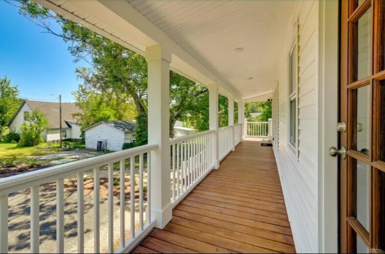 Building Photo - 1625 Front St