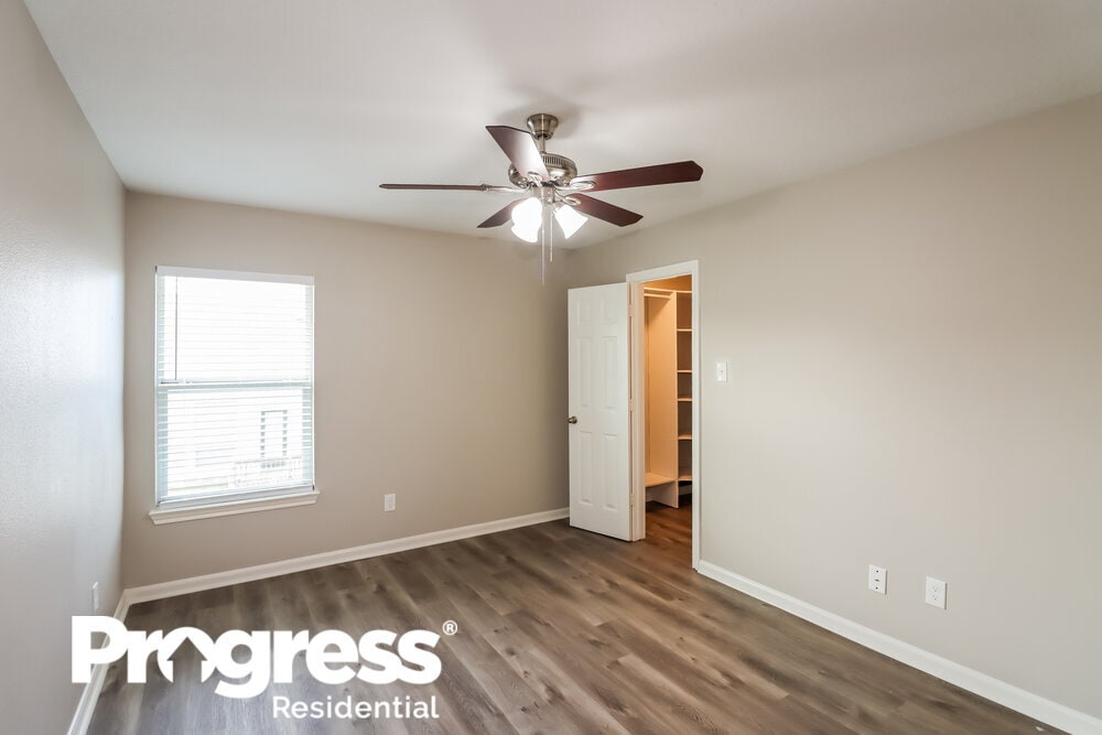 Building Photo - 974 Oak Falls Dr