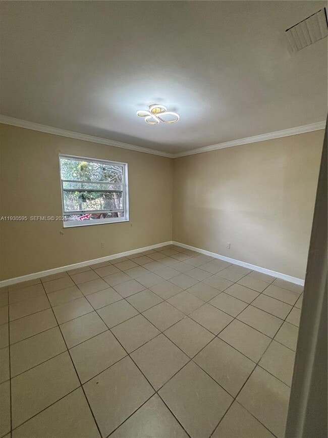 Building Photo - 724 Moffett St