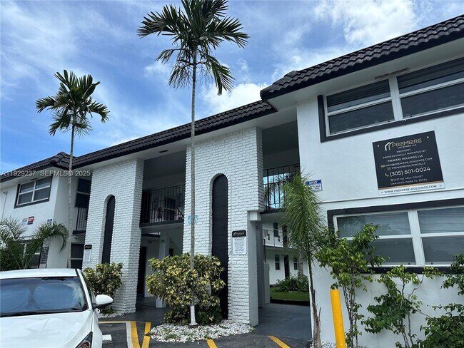 Building Photo - 2500 Johnson St