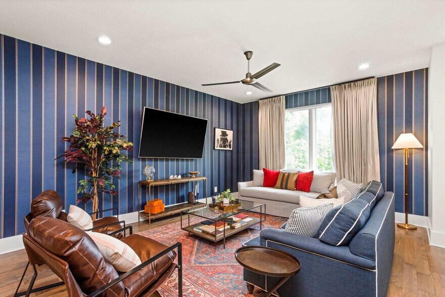 Building Photo - 776 E Argyle Ave