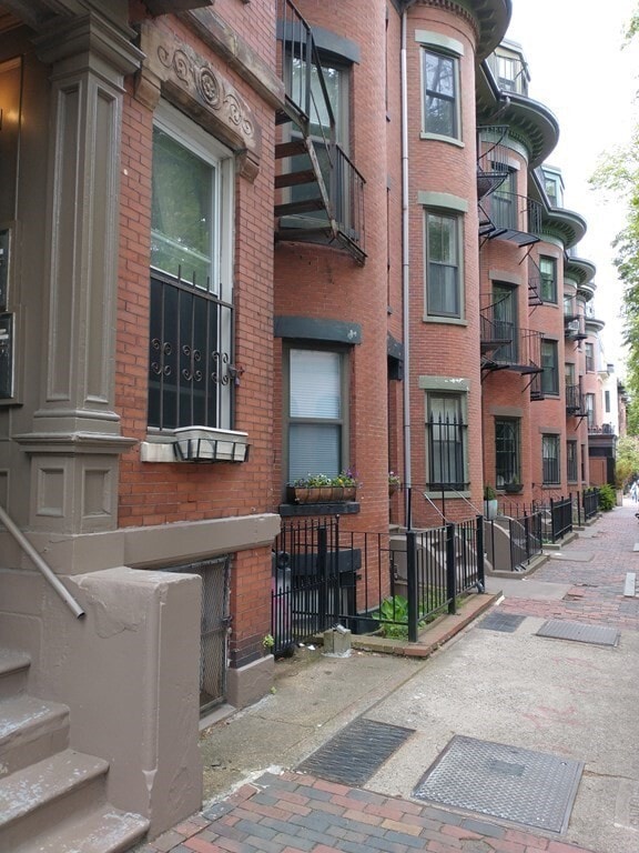 Building Photo - 84 Chandler St