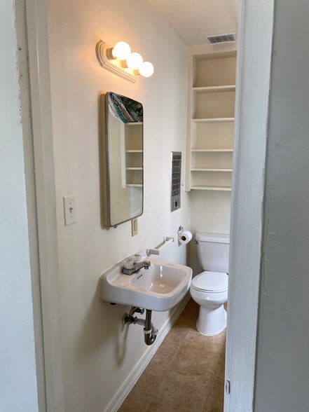 Building Photo - 1311 N Madison St