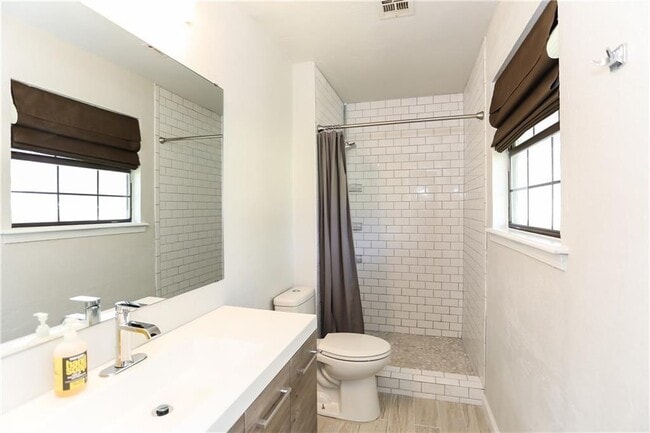 Building Photo - 1005 Robin Haven Dr