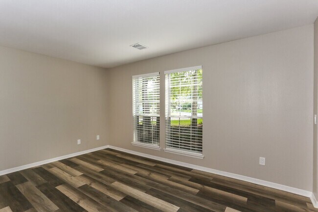 Building Photo - 3 Rockridge Ct
