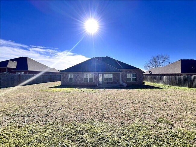 Building Photo - 4300 SW Limestone Ave