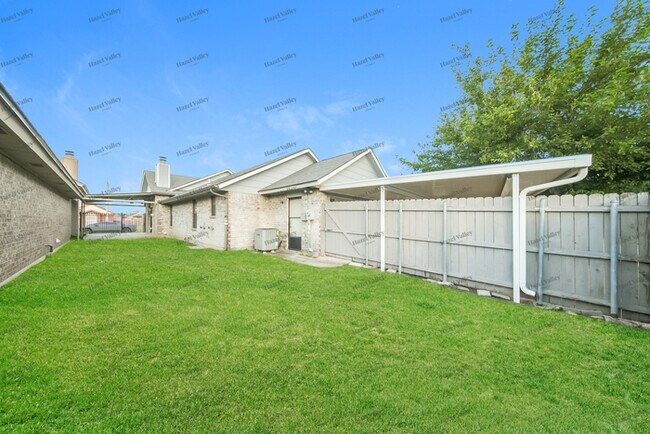Building Photo - 2133 Lonnie Ln