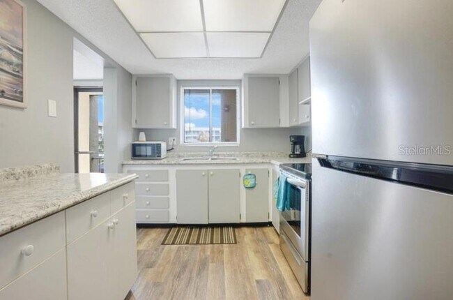 Building Photo - 3622 Lake Bayshore Dr