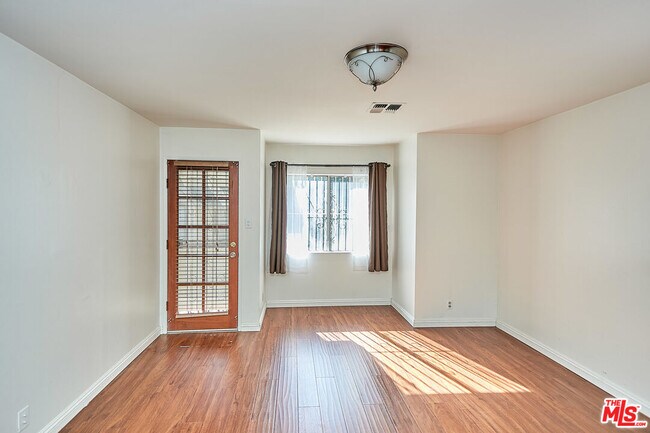 Building Photo - 1253 Keniston Ave