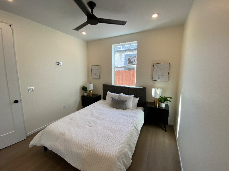 Building Photo - 3042-3044 J St