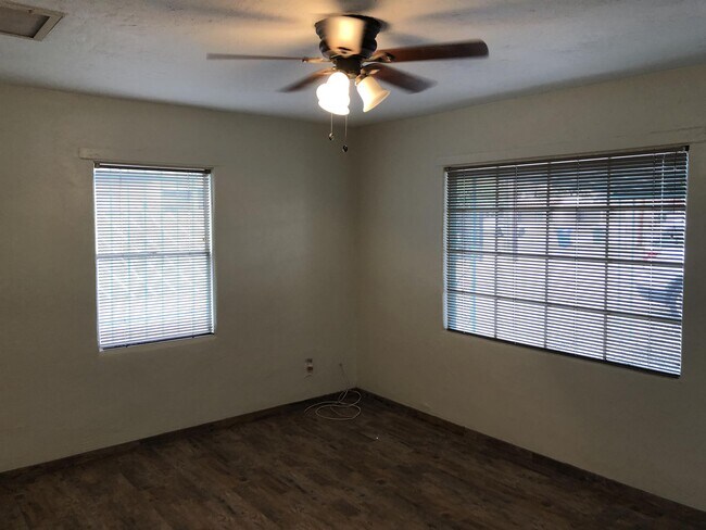 Building Photo - 1419 E Hedrick Dr