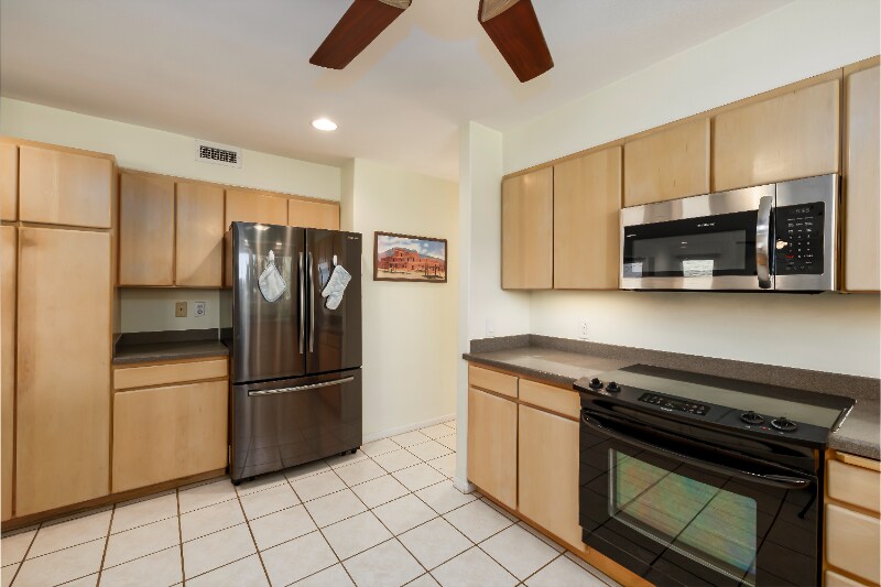 Building Photo - 170 E Alulike St