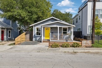 Building Photo - DARLING 2-BEDROOM MAHNCKE PARK COTTAGE