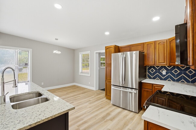 Building Photo - 937 La Marche Dr