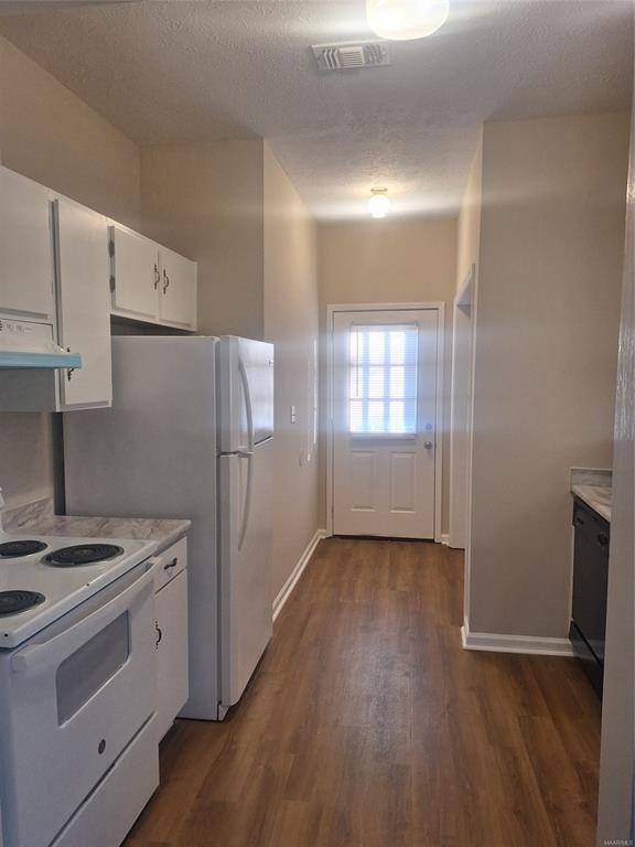 Building Photo - 545 Clay St