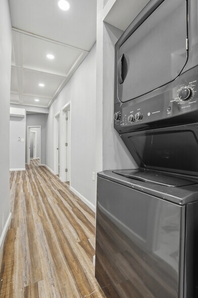 Building Photo - 127 Randolph Ave