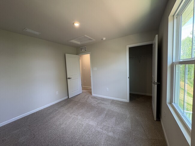 Building Photo - 170 Grv Hl Ter