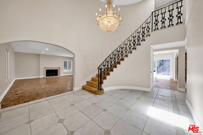 Building Photo - 16608 Park Ln Cir