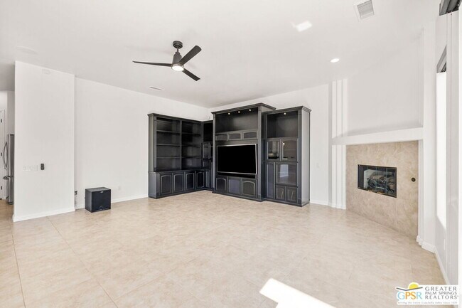 Building Photo - 4 Hillcrest Dr