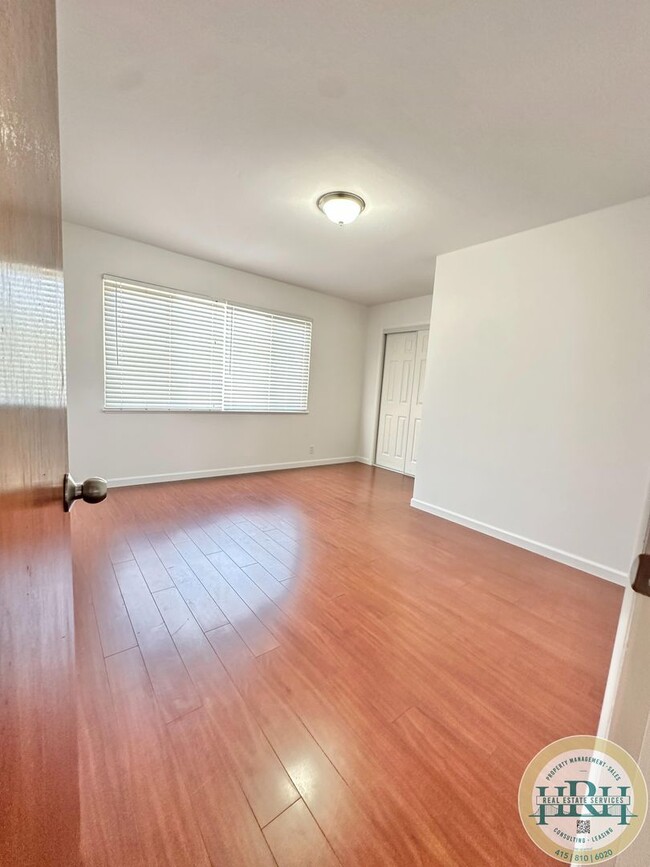 Building Photo - Spacious & Bright 3BR|2BA House in the Heart of San Lorenzo