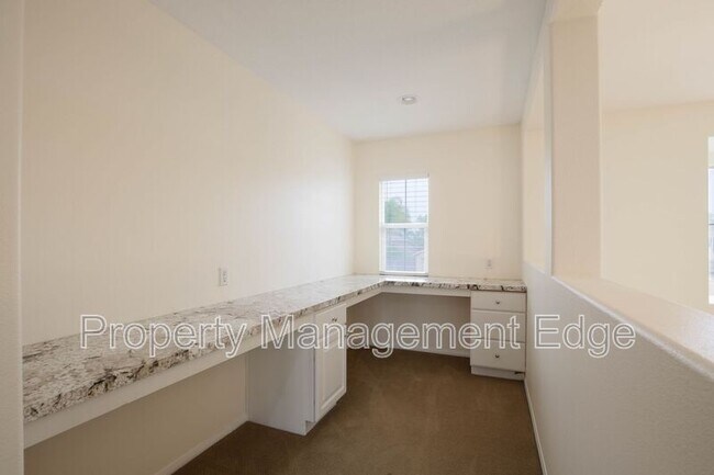 Building Photo - 32905 Northshire Cir