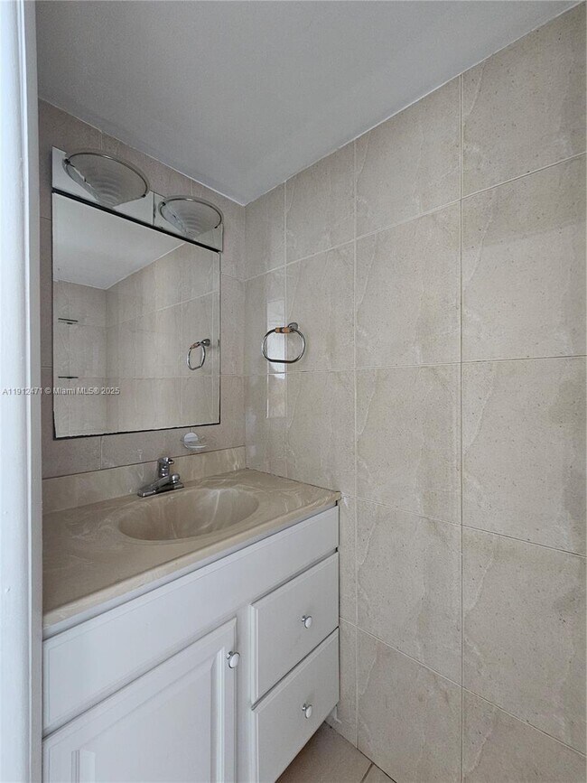 Building Photo - 563 NW 98th Ct