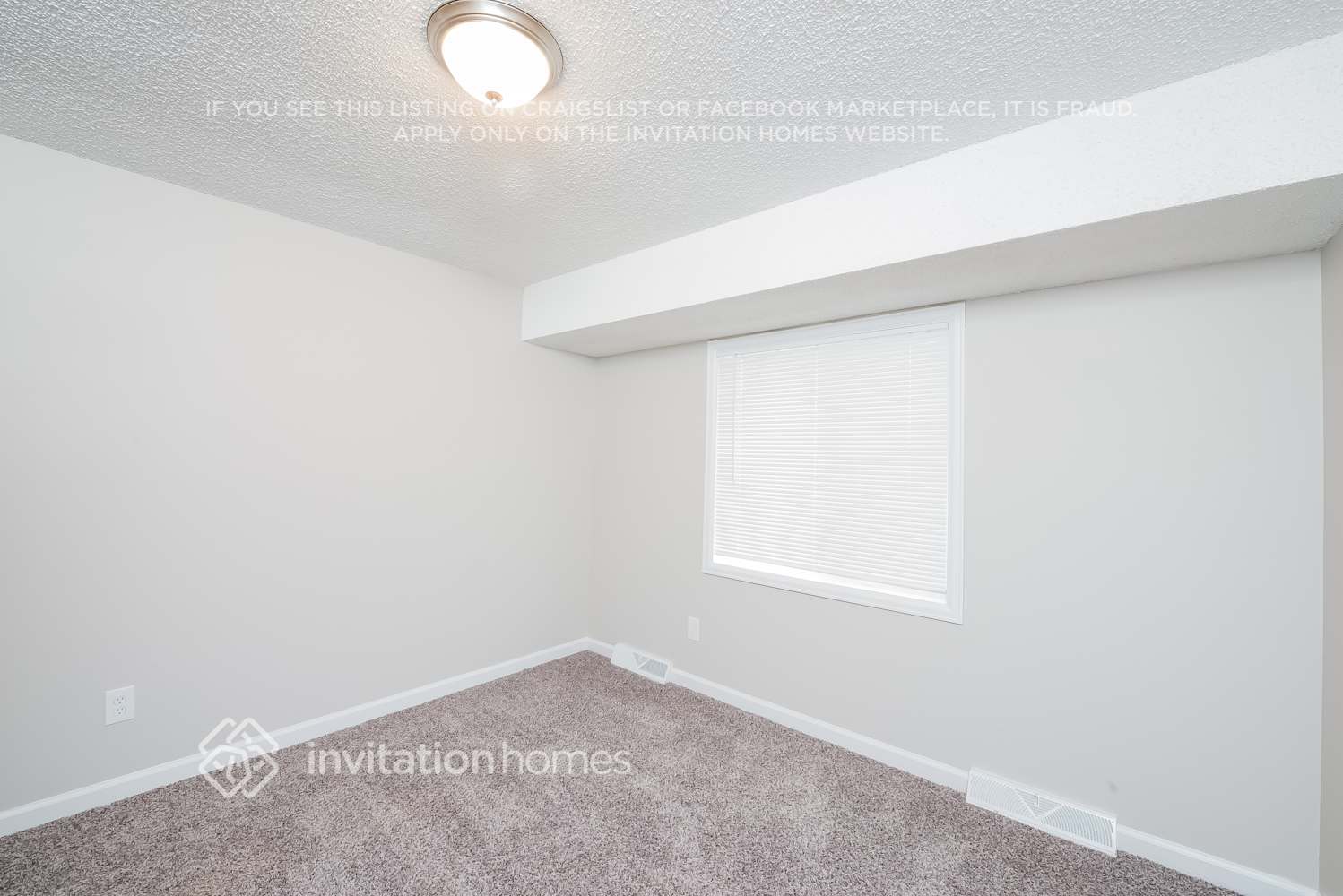 Building Photo - 10439 Iris Way