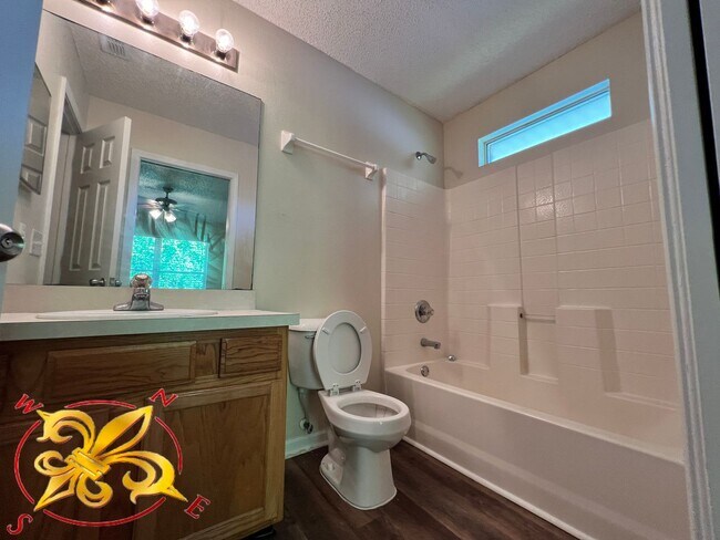 Building Photo - $1595 3/2 - K- Section Great Location Off ...
