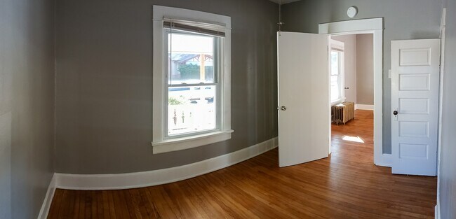 Building Photo - 3185 S Sherman St