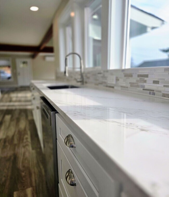 Building Photo - Newly Remodeled 2 Bedroom Home & ADU For R...