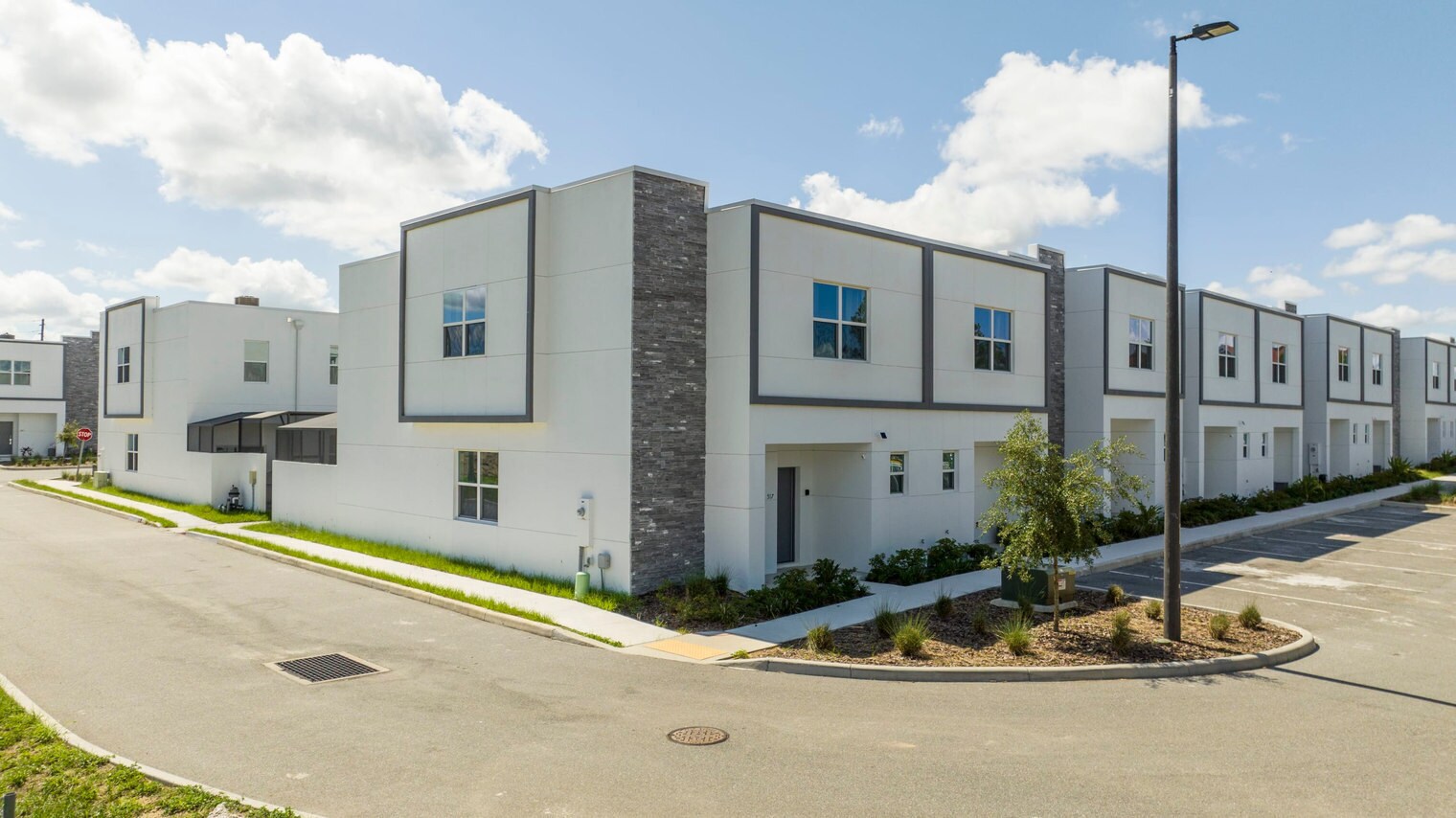 Building Photo - 513 Famagusta Dr