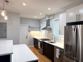 Building Photo - 27 Linden St