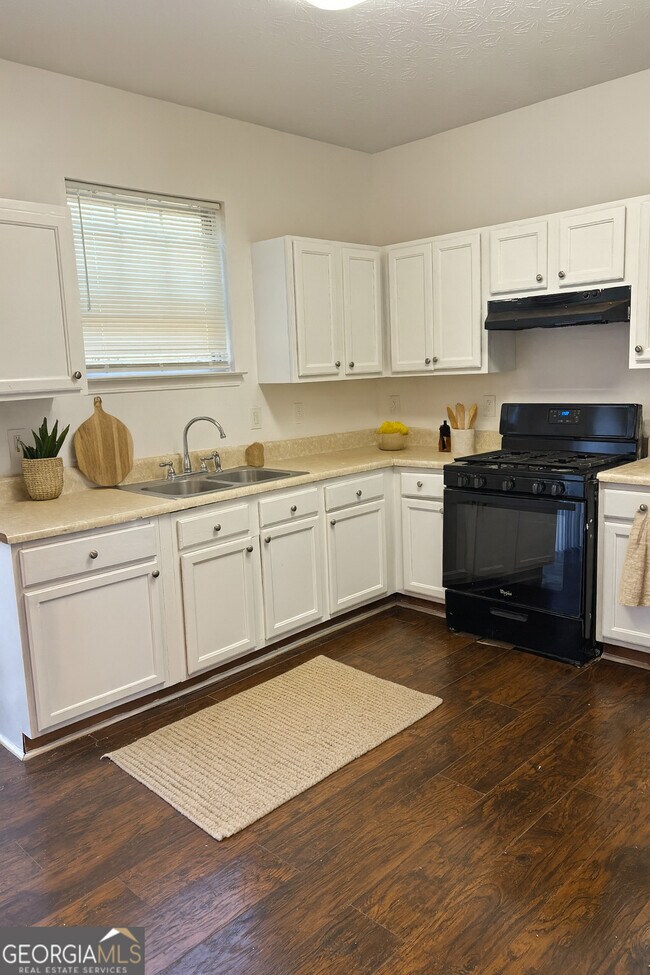 Building Photo - 3859 Shenfield Dr