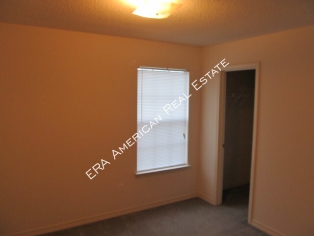 Building Photo - 136 Beach Dr