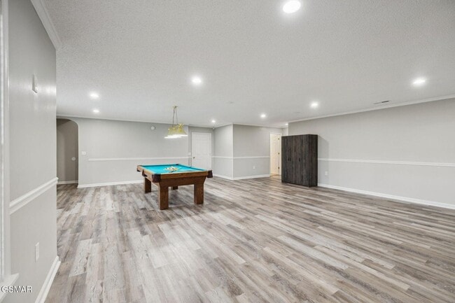 Building Photo - Spacious & Grand Living!!!