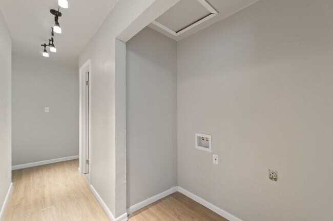 Building Photo - 511 S 7th St