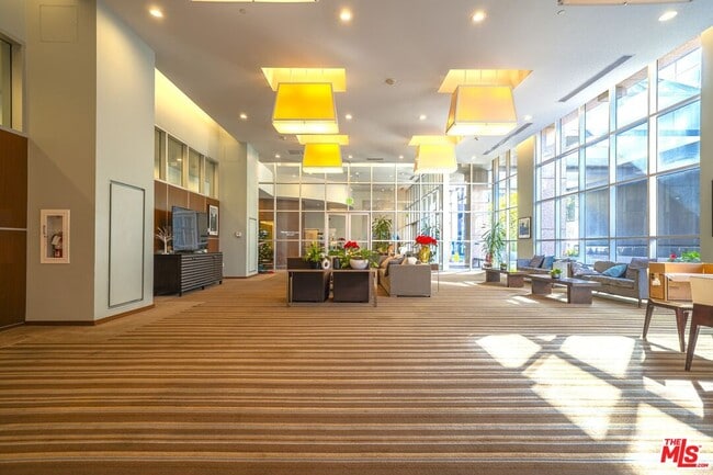 Building Photo - 801 S Grand Ave