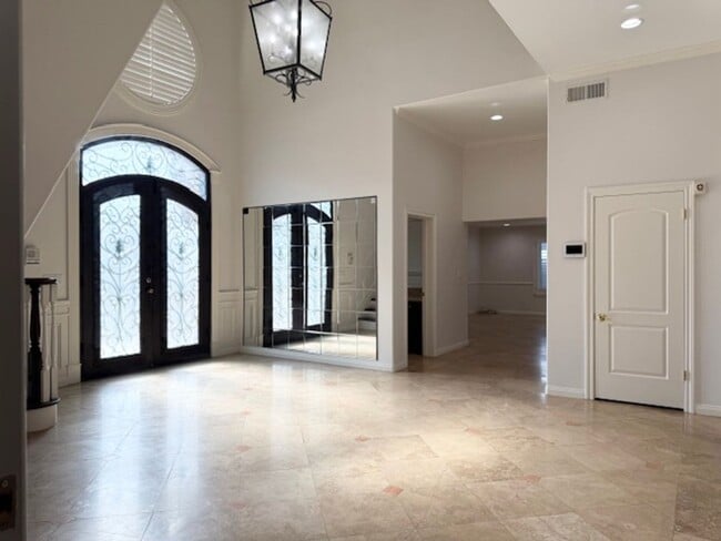 Building Photo - Gated estate with a backyard oasis
