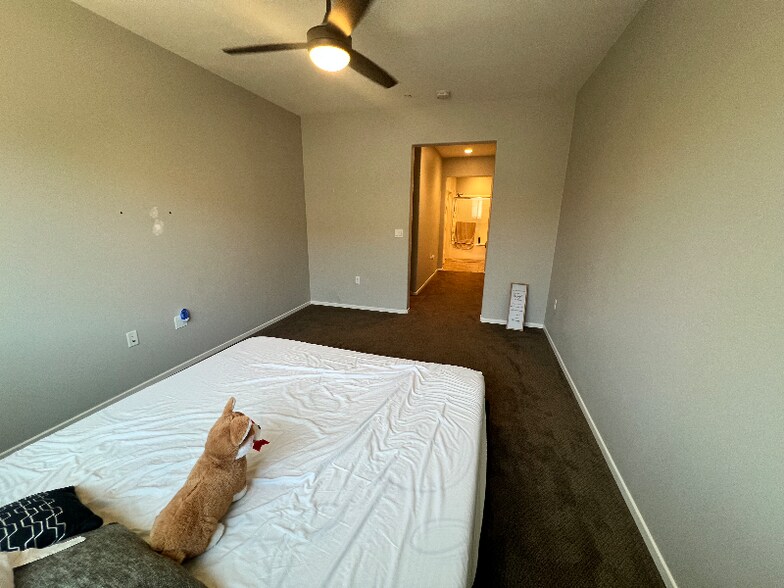 Building Photo - 3230 E Yountville Dr