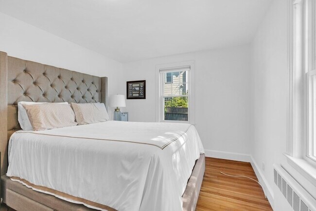 Building Photo - 907 Adams St