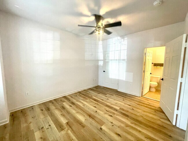 Building Photo - 1 Bedroom, 1 Bath Condo in The Concord West of the Ashley!