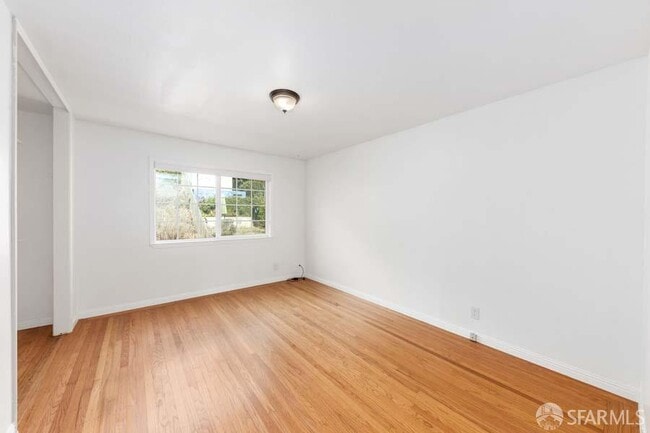 Building Photo - 346 Mangels Ave