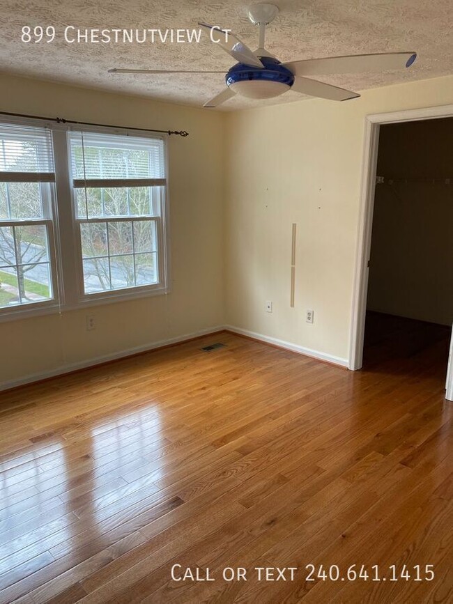 Building Photo - 899 Chestnutview Ct