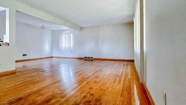 Building Photo - 3952 S 43rd St