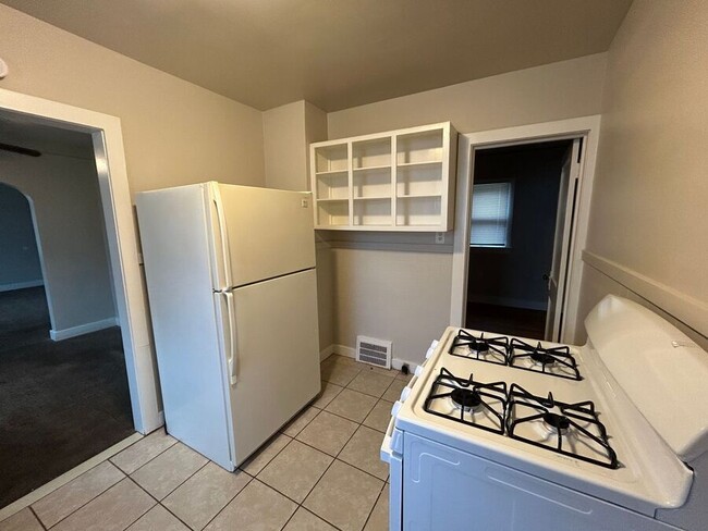 Building Photo - 463 W. George-