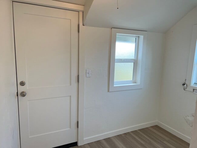 Building Photo - Updated 3 bedroom 1 bathroom house! MOVE I...