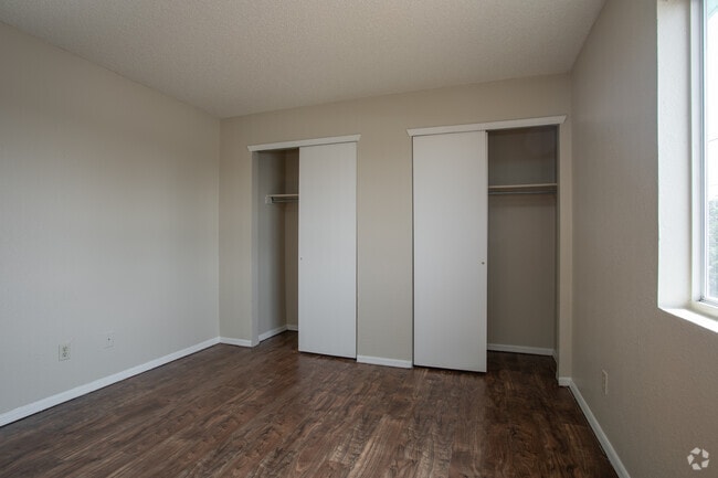 2BR, 1BA - 800SF - Western Gallagher
