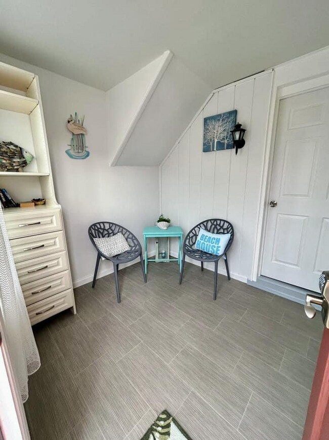 Building Photo - 31 N Weymouth Ave